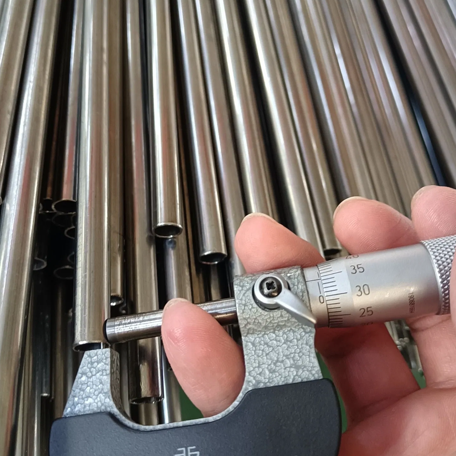 ASTM 316L 스테인리스 스틸 용접 파이프 원형 오스테 나이트 파이프 